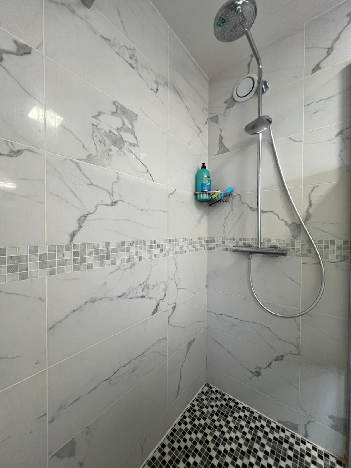 Location 3 Chambres Spacieuses Dans Appartment 2 Mn Rer Bussy Saint Georges 外观 照片