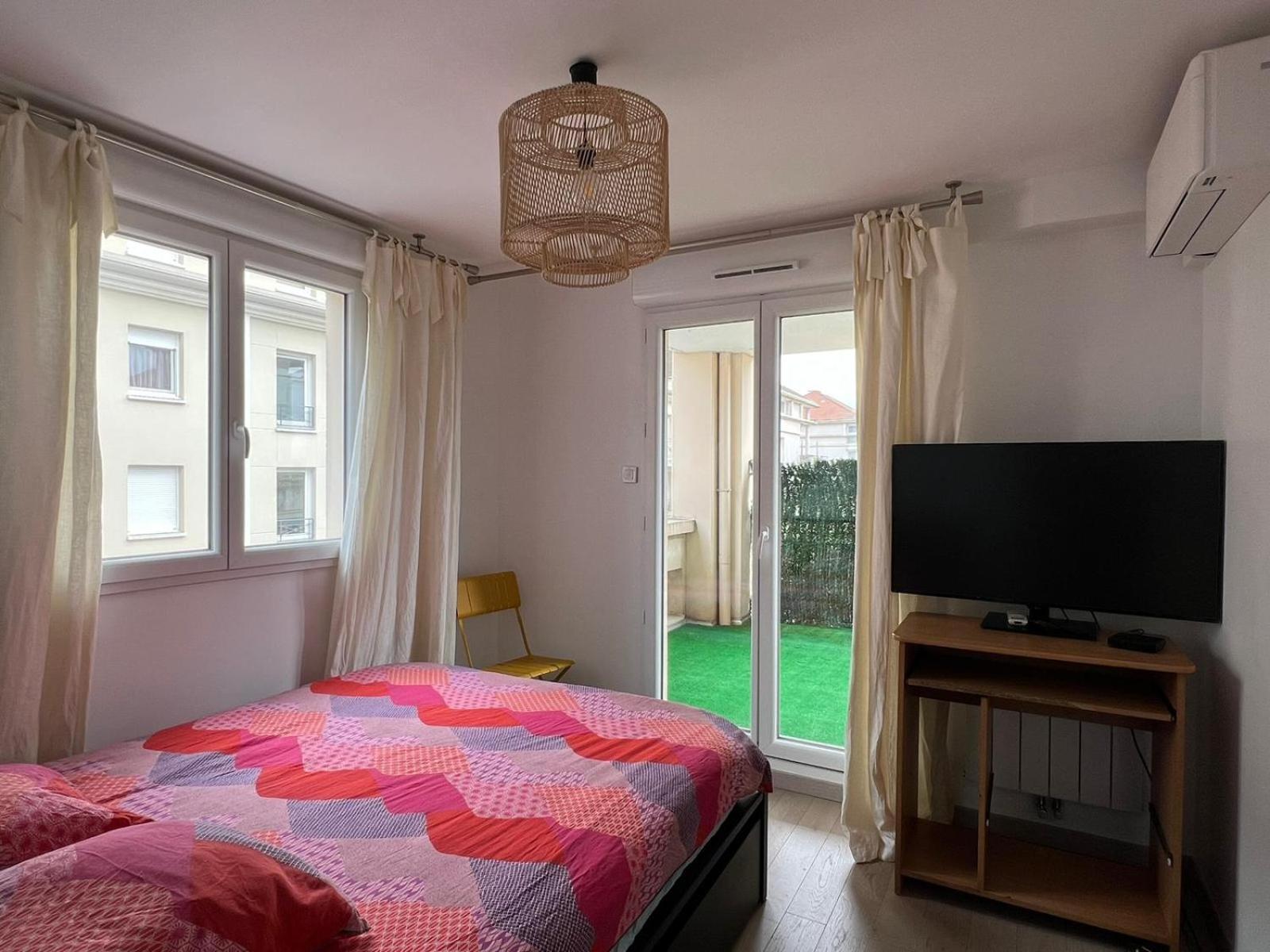 Location 3 Chambres Spacieuses Dans Appartment 2 Mn Rer Bussy Saint Georges 外观 照片